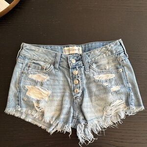 Abercrombie & Fitch low rise boyfriend distressed short. Waist 25.